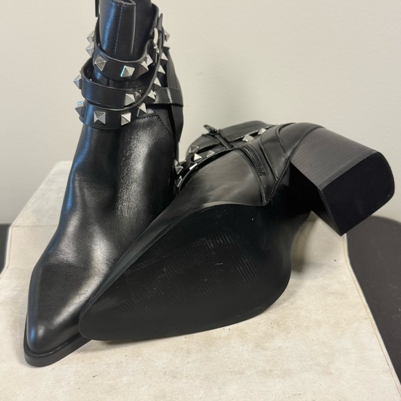 Steve Madden Cala Black leather boots for women, size 7.5
NWOT - Picture 12 of 12